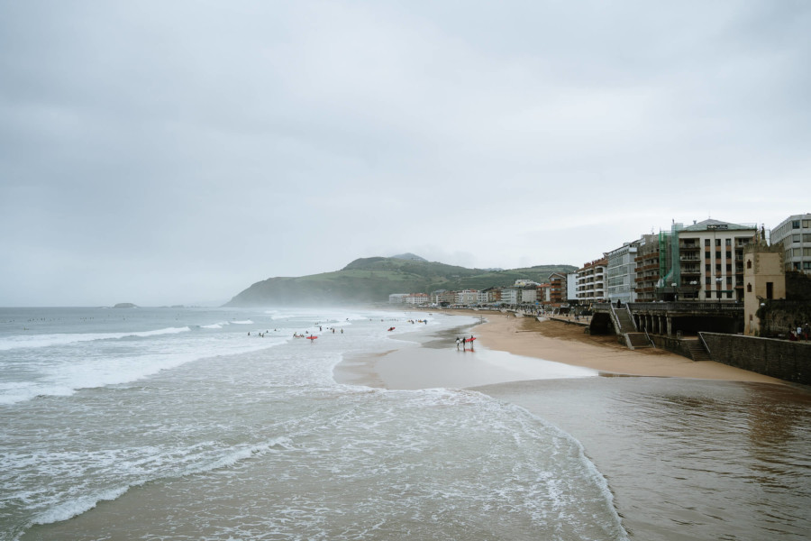 NOVIOS EN SU PREBODA EN DONOSTI SAN SEBASTÍAN